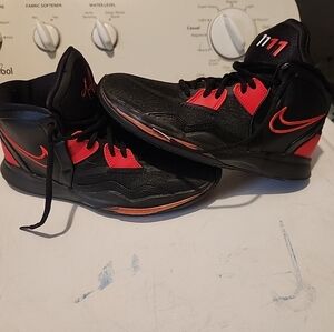 Nike Kyrie Black/University Red/ DD0334-005 Bred GS Size 7Y Used